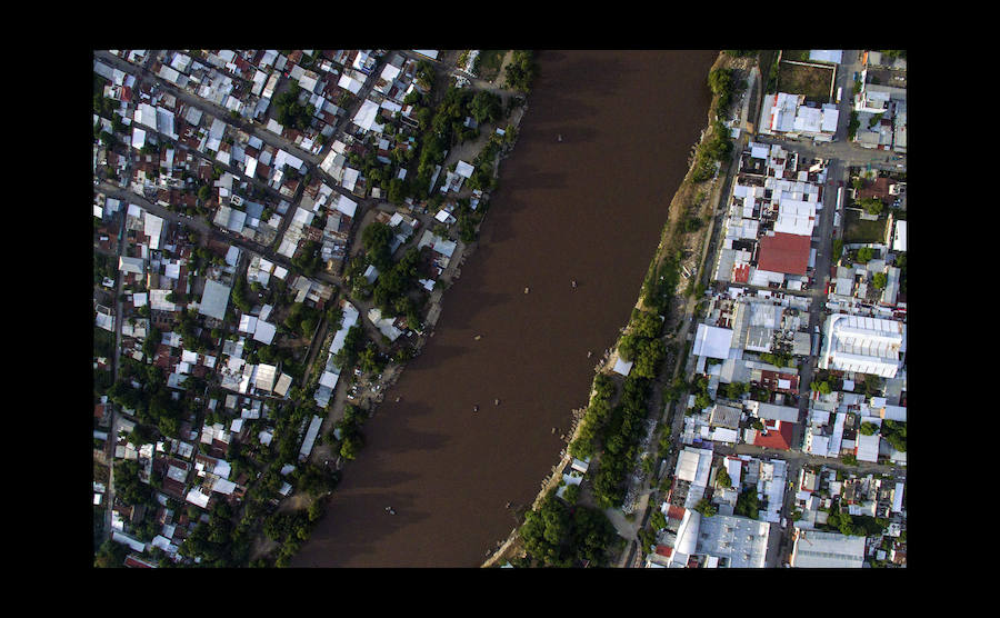 «24 horas con migrantes en México» un ensayo fotográfico de 47 imágenes, tomadas el 10 de agosto de 2018 presentando a los migrantes en búsqueda de su «sueño americano» arriesgando sus vidas a través del territorio mexicano - Desde la frontera sur con Guatemala hasta la frontera norte con Estados Unidos.
