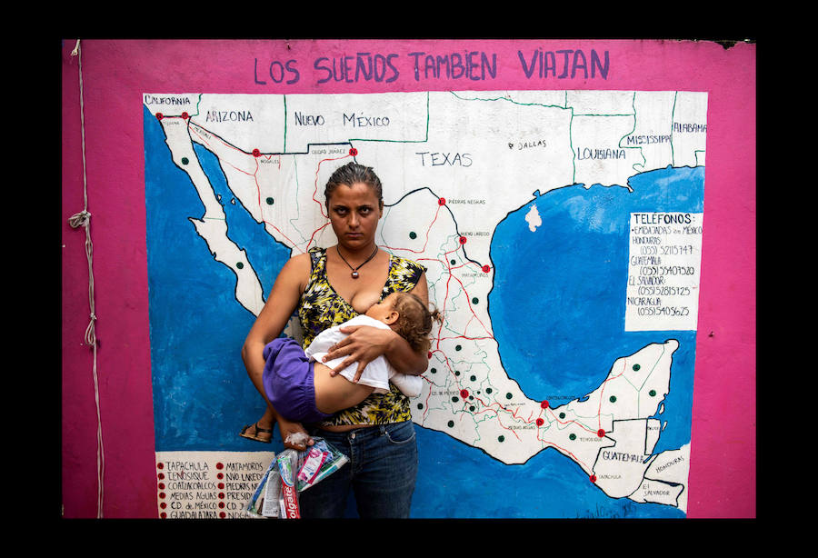 «24 horas con migrantes en México» un ensayo fotográfico de 47 imágenes, tomadas el 10 de agosto de 2018 presentando a los migrantes en búsqueda de su «sueño americano» arriesgando sus vidas a través del territorio mexicano - Desde la frontera sur con Guatemala hasta la frontera norte con Estados Unidos.