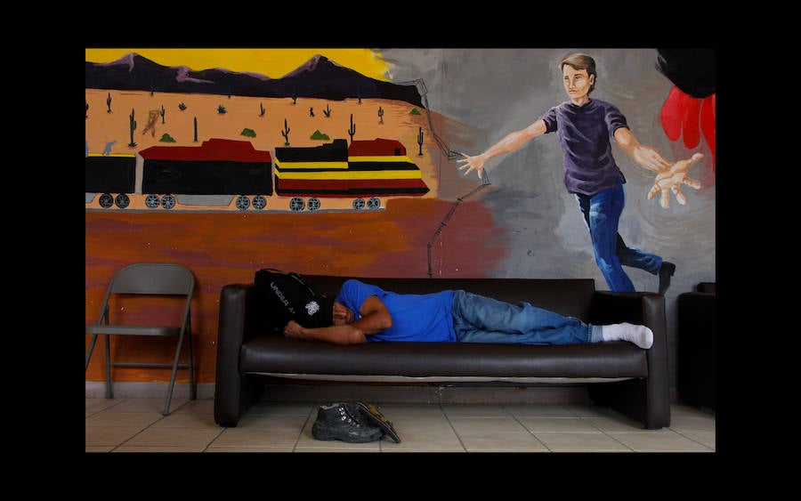 «24 horas con migrantes en México» un ensayo fotográfico de 47 imágenes, tomadas el 10 de agosto de 2018 presentando a los migrantes en búsqueda de su «sueño americano» arriesgando sus vidas a través del territorio mexicano - Desde la frontera sur con Guatemala hasta la frontera norte con Estados Unidos.