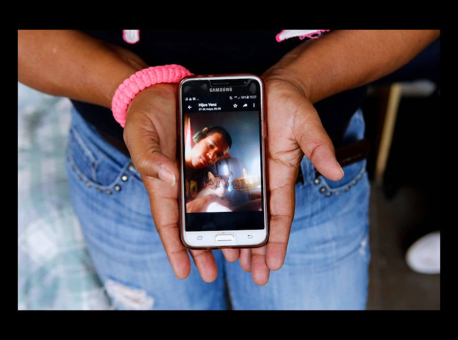 «24 horas con migrantes en México» un ensayo fotográfico de 47 imágenes, tomadas el 10 de agosto de 2018 presentando a los migrantes en búsqueda de su «sueño americano» arriesgando sus vidas a través del territorio mexicano - Desde la frontera sur con Guatemala hasta la frontera norte con Estados Unidos.