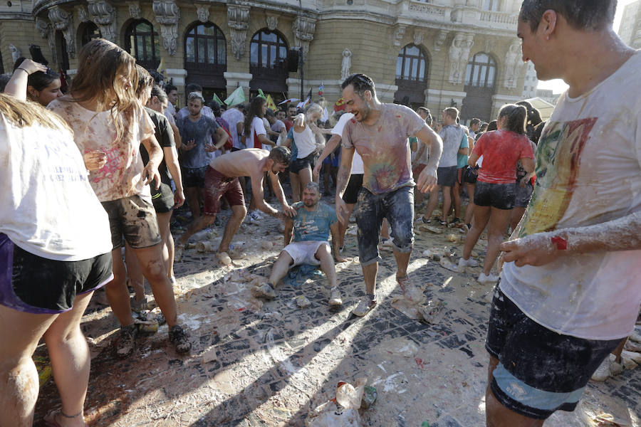 Fotos: Aste Nagusia 2018: Tras el txupin... chapuzón en la Ría de Bilbao