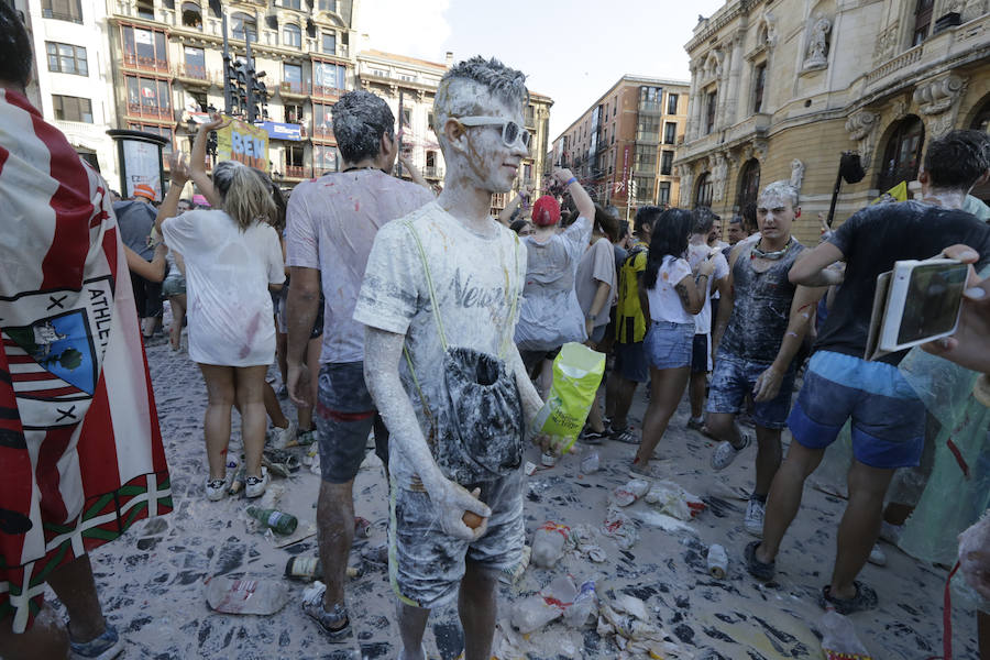 Fotos: Aste Nagusia 2018: Tras el txupin... chapuzón en la Ría de Bilbao