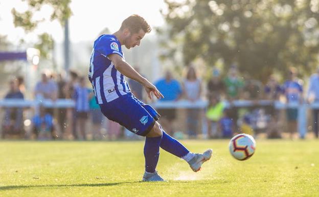 El asturiano debuta en el once del Alavés.