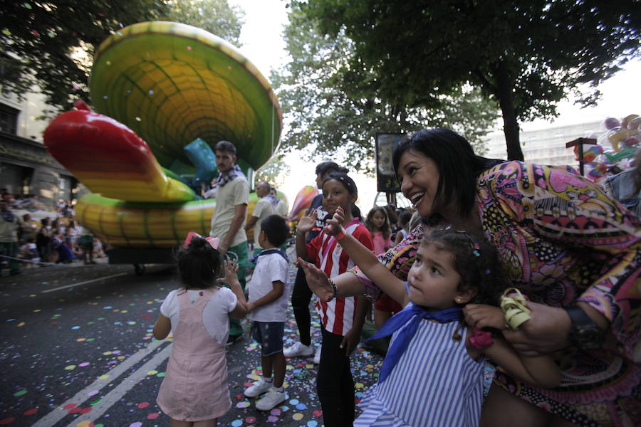 Fotos: El desfile de la ballena congrega a cientos de personas