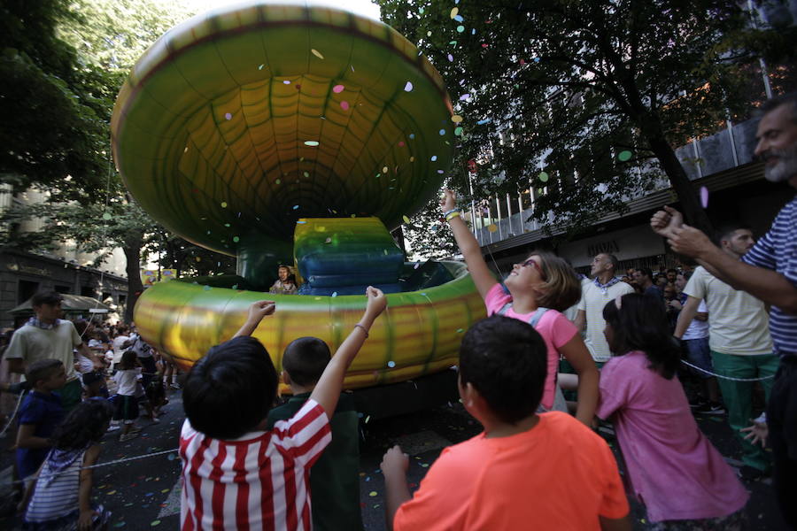 Fotos: El desfile de la ballena congrega a cientos de personas