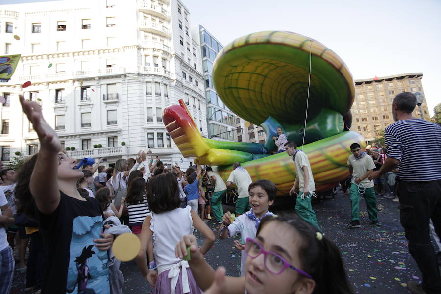 Fotos: El desfile de la ballena congrega a cientos de personas