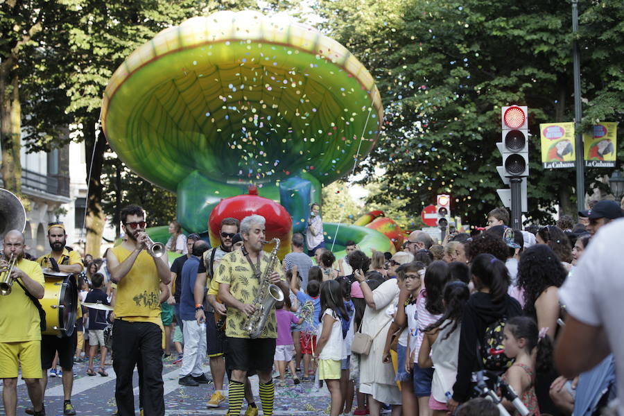 Fotos: El desfile de la ballena congrega a cientos de personas