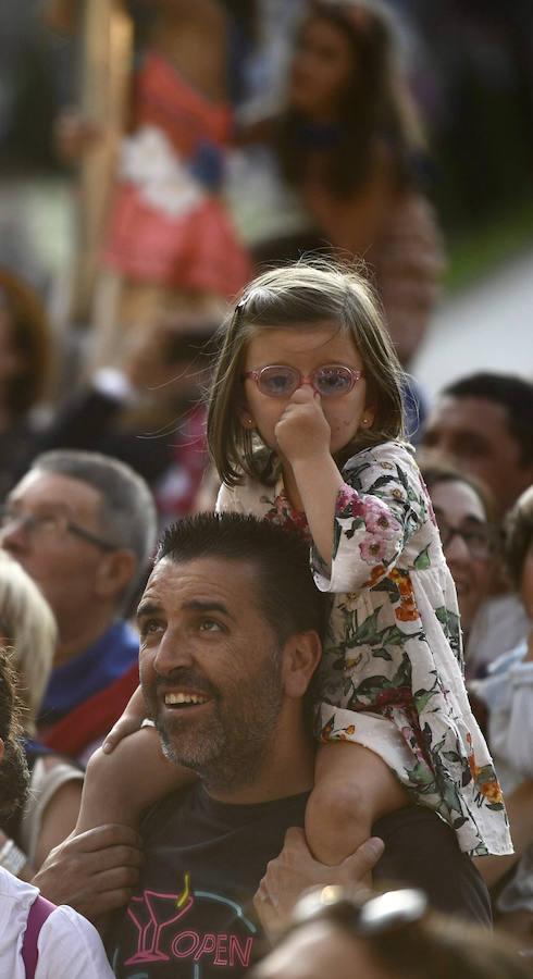 Fotos: El desfile de la ballena congrega a cientos de personas