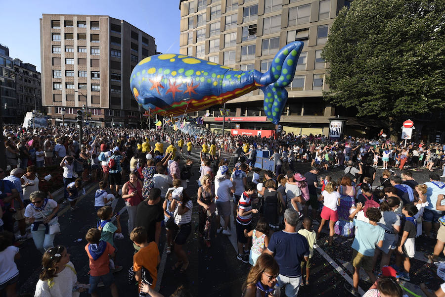Fotos: El desfile de la ballena congrega a cientos de personas