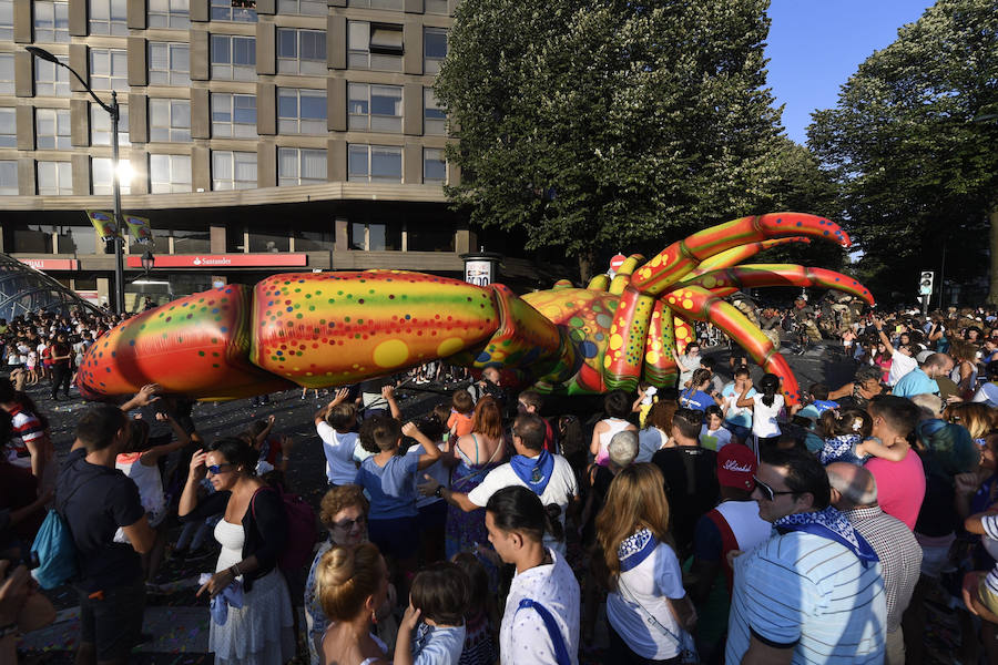 Fotos: El desfile de la ballena congrega a cientos de personas
