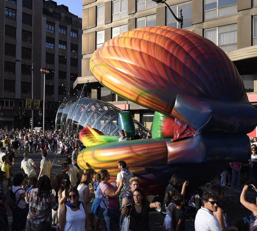 Fotos: El desfile de la ballena congrega a cientos de personas
