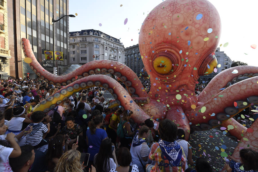 Fotos: El desfile de la ballena congrega a cientos de personas