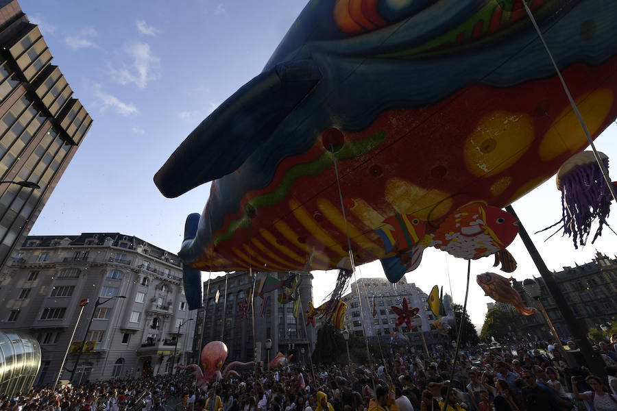 Fotos: El desfile de la ballena congrega a cientos de personas