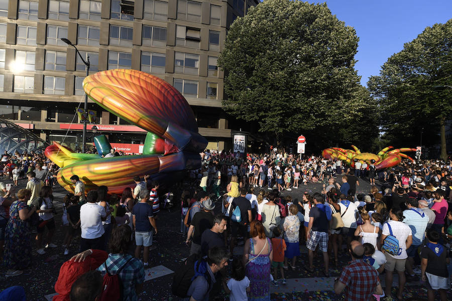 Fotos: El desfile de la ballena congrega a cientos de personas