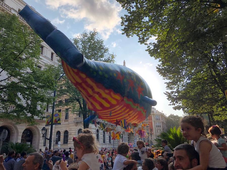 Fotos: El desfile de la ballena congrega a cientos de personas