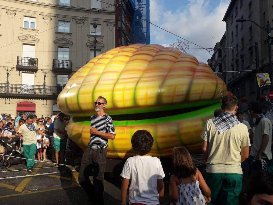 Fotos: El desfile de la ballena congrega a cientos de personas