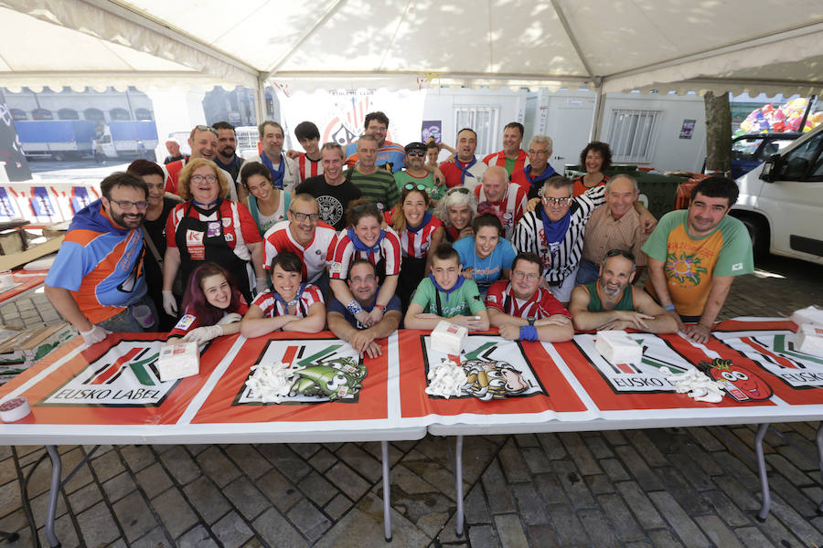 Fotos: Reparto de pintxos este mediodía en el Arenal