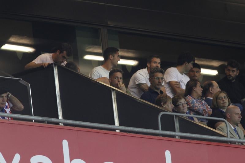 Remiro en la grada de San Mamés.