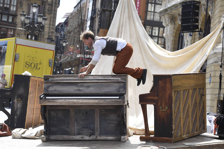 Este martes de Aste Nagusia el teatro de calle ha vuelto a triunfar entre los bilbaínos