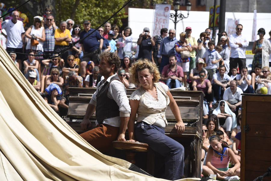 Este martes de Aste Nagusia el teatro de calle ha vuelto a triunfar entre los bilbaínos