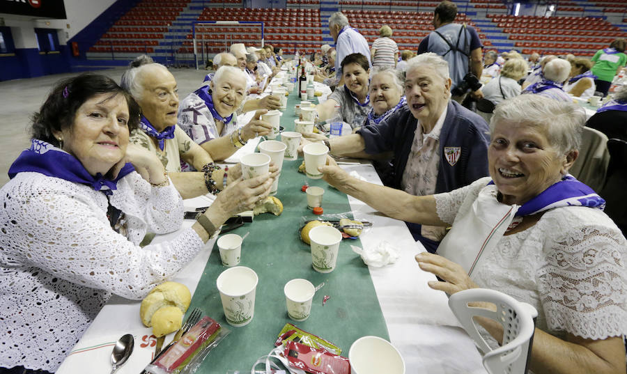 Fotos: Los mayores disfrutan de su día en Aste Nagusia