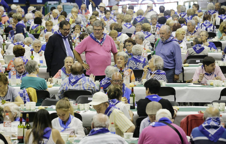 Fotos: Los mayores disfrutan de su día en Aste Nagusia