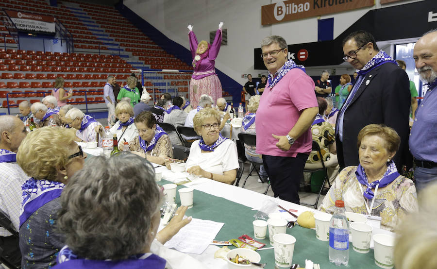Fotos: Los mayores disfrutan de su día en Aste Nagusia