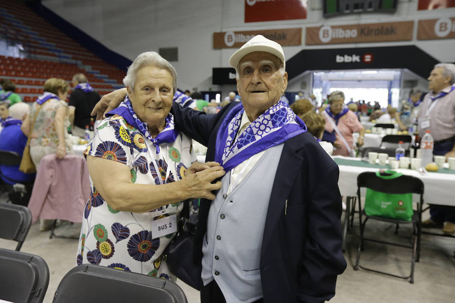 Fotos: Los mayores disfrutan de su día en Aste Nagusia