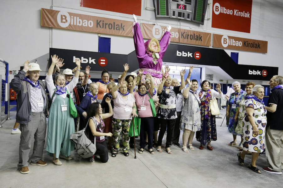 Fotos: Los mayores disfrutan de su día en Aste Nagusia