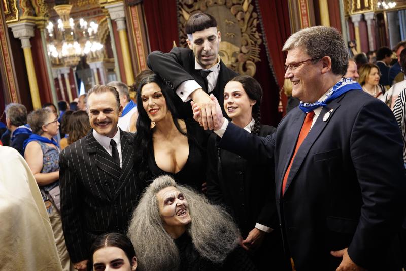 El alcalde de Bilbao, Juan María Aburto, ha ofrecido hoy la tradicional recepción a la sociedad bilbaína con motivo de la Aste Nagusia