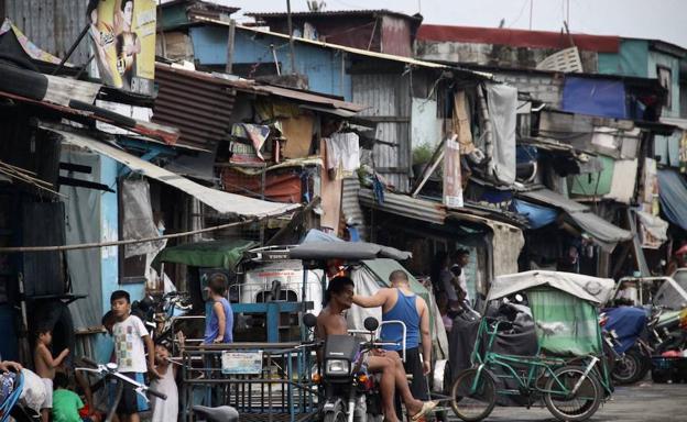 Cada noche hay redadas antidroga y tiroteos con muertos en los barrios de chabolas que pueblan Manila, la ciudad más violenta de Asia. 