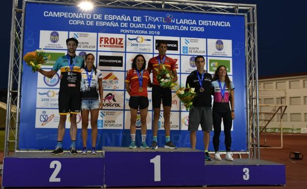 Podium femenino y masculino.