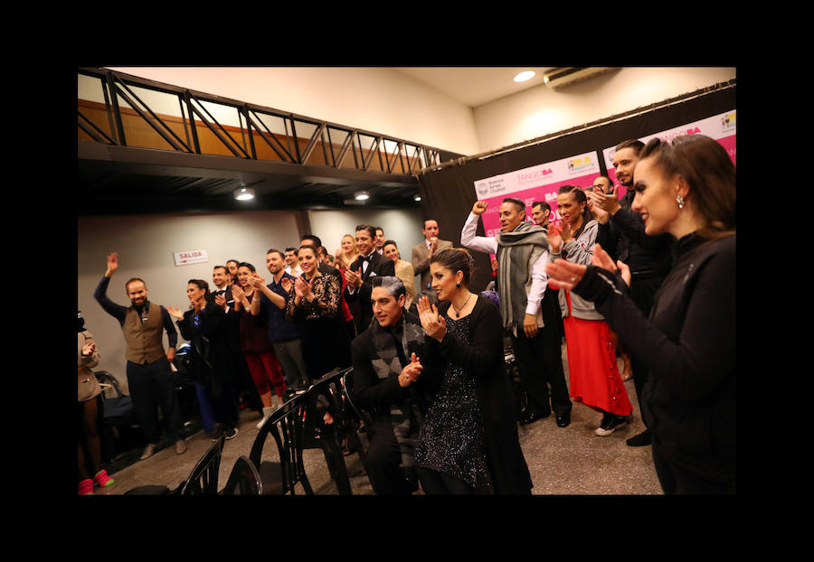 La pareja formada por Dmitry Vasin y Sagdiana Khamzina de Rusia (c) de agosto de 2018, tras proclamarse campeona en la final de la modalidad de «Tango Escenario» del Mundial de Tango de Buenos Aires (Argentina). 