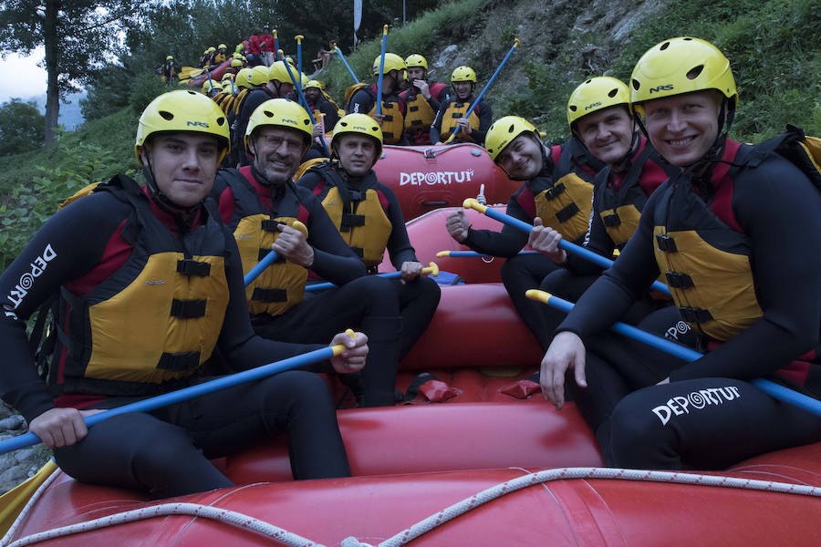 Fotos: Los baskonistas hacen rafting antes del inicio de temporada