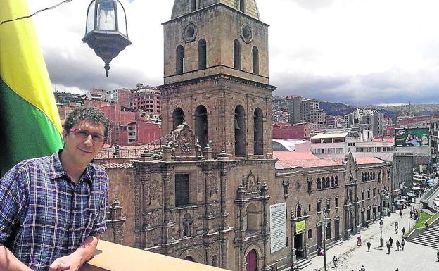 A Salvador Vega Rueda le gusta viajar, el deporte y pasar tiempo en familia.