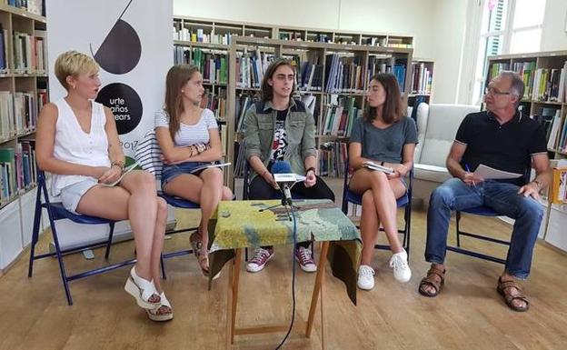 Participantes en el programa sobre memoria histórica relatan su experiencia en Croacia. 