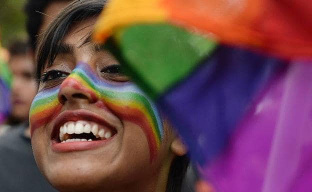 Defensora de los derechos LGTB durante una marcha en India.