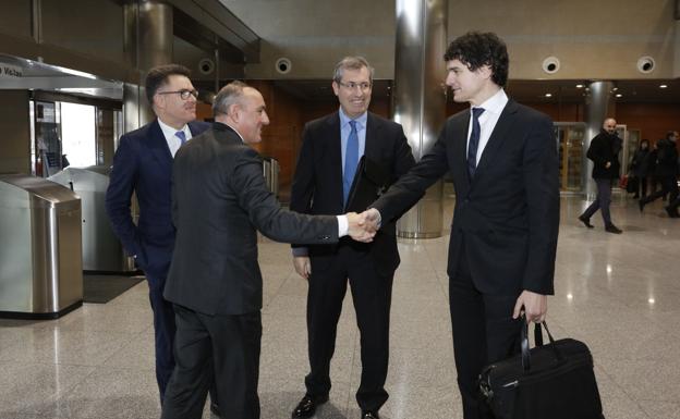 Los diputados generales de Bizkaia, Álava y Gipuzkoa junto al presidente de Eudel, Imanol landa. :