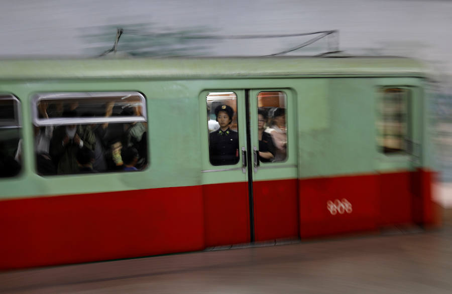 Así es la vida cotidiana de los ciudadanos de la ciudad más poblada de Corea del Norte, Pyongyang