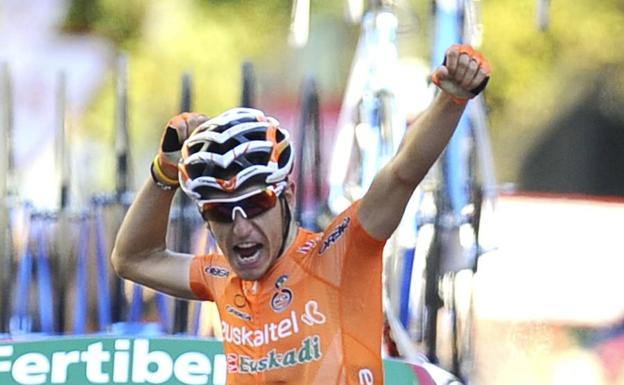Igor Antón a su llegada a meta en Bilbao en 2011.
