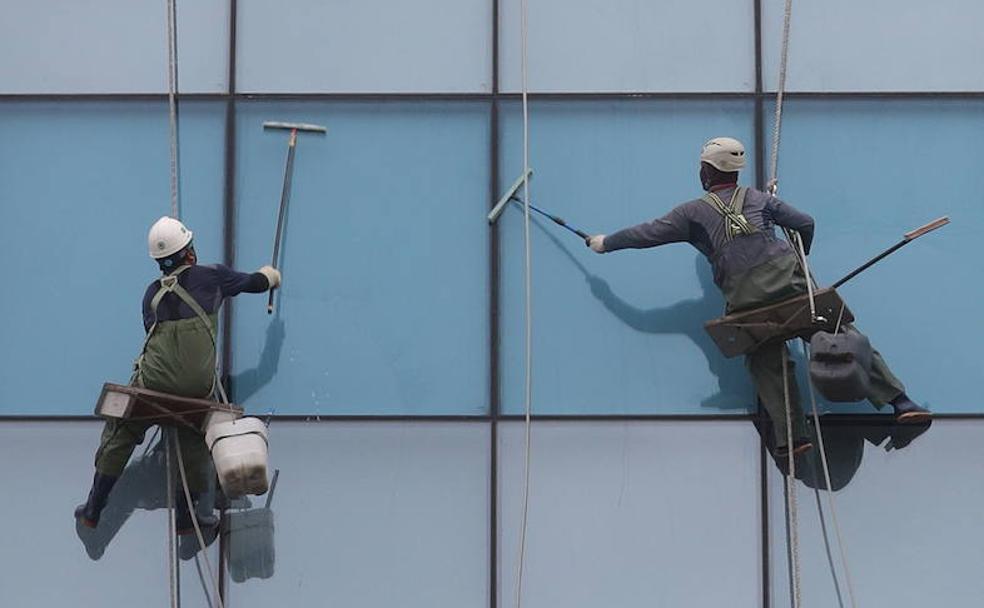 El sector de los servicios acumuló dos terceras partes de las horas extraordinarias realizadas en 2017.