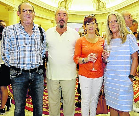 Iñaki Abalias, Tomás Millán, Maite Díez y Nekane Arrieta. 