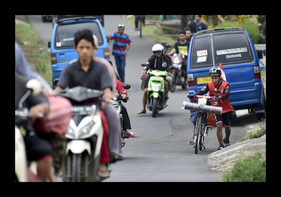 La MTB Federal Indonesia es un multitudinario paseo en bicicleta de tres días de duración a lo largo de una carretera en la capital, Yakarta, hasta el parque nacional Halimun Salak. Al evento, que cumple este año su cuarta edición, asisten más de mil ciclistas procedentes de 21 provincias de este país asiático con el objetivo de difundir un mensaje medioambiental que busca concienciar a la población para que opten por los vehículos sin emisiones contaminantes.