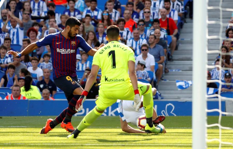 El conjunto azulgrana se llevó los tres puntos en Anoeta, tras un partido en el que la Real Sociedad comenzó adelantándose pero en el que el Barcelona se impuso gracias a los goles de Luis Suárez y Dembélé