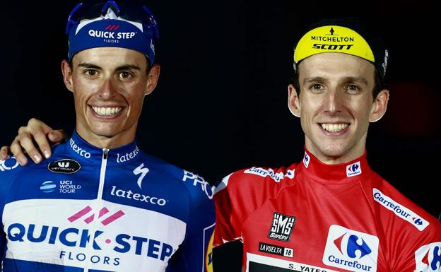 Mas y Yates, en el podio de la Vuelta. 