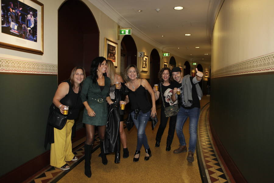 Un concierto para fans llegados de mil lugares cierra la gira de cumpleaños del músico vasco