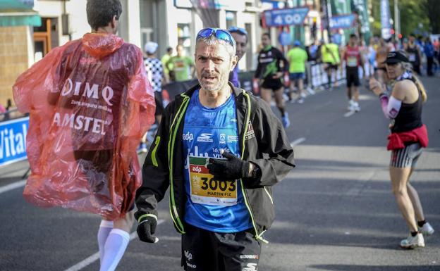 Martín Fiz fue hospitalizado anoche con cuatro costillas rotas.