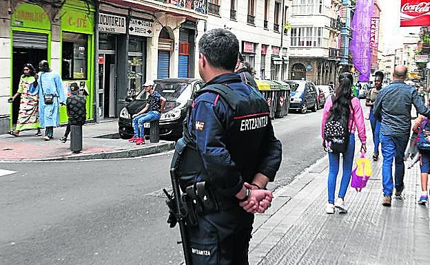 La presencia policial no disuade a algunos delincuentes.