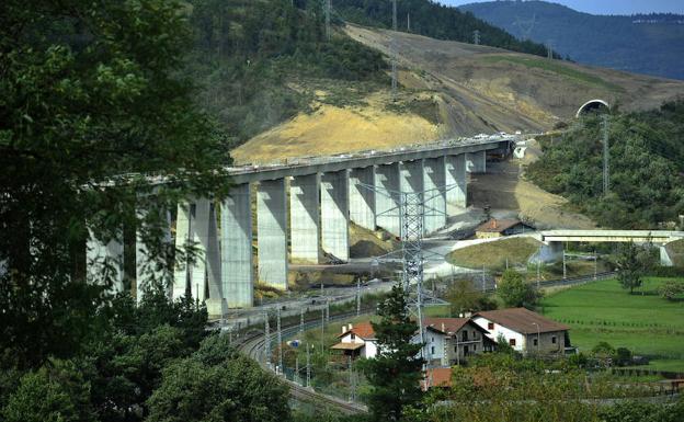 El fallecido trabajaba en las obras del TAV a su paso por Amorebieta.