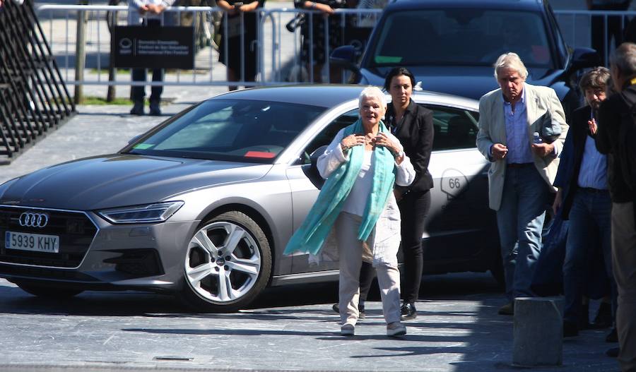 Judi Dench ha recibido este martes el máximo galardón del Festival de Cine de San Sebastián, el Premio Donostia, durante una emotiva gala celebrada en el Kursaal. 